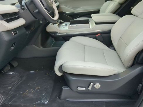 New 2025 Lincoln Navigator Reserve image 11