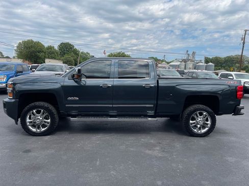 Used 2019 Chevrolet Silverado 2500 High Country w/ Duramax Plus Package AWD/4WD image 5