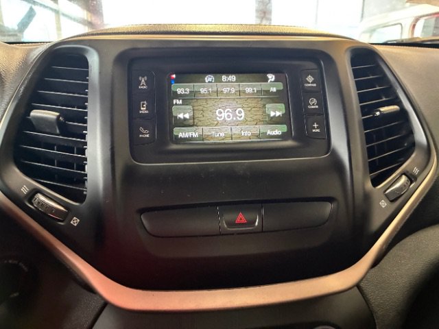 Used 2015 Jeep Cherokee Latitude AWD/4WD image 21