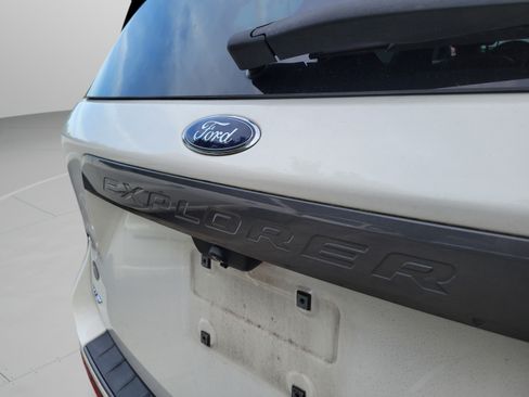 Used 2021 Ford Explorer XLT w/ Equipment Group 202A RWD image 6
