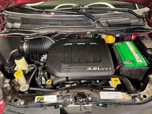 Used 2015 Chrysler Town & Country Touring-L w/ Driver Convenience Group FWD image 24