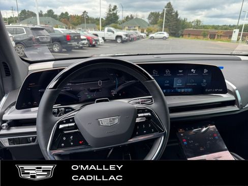 New 2026 Cadillac Vistiq Sport w/ LPO, Floor Liner Package image 25