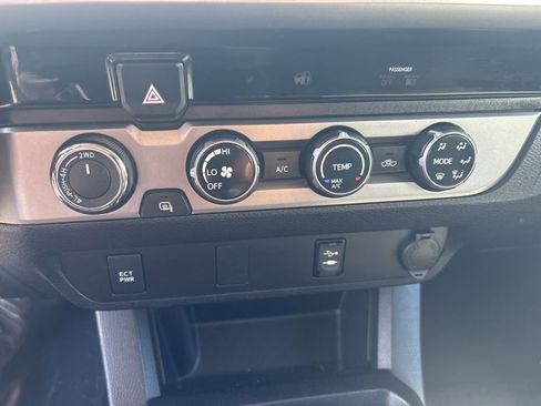 Used 2017 Toyota Tacoma SR5 w/ Tow Package AWD/4WD image 14