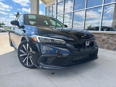 Used 2024 Honda Civic EX-L image 2