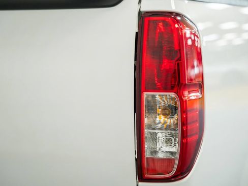 Used 2021 Nissan Frontier SV RWD image 9