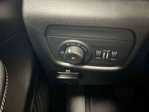 New 2025 Jeep Grand Cherokee Limited w/ Black Appearance Package image 18