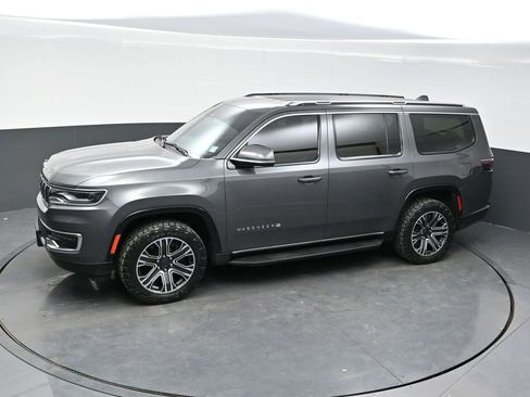 Used 2022 Jeep Wagoneer Series III w/ Flexible Seating Group AWD/4WD image 31