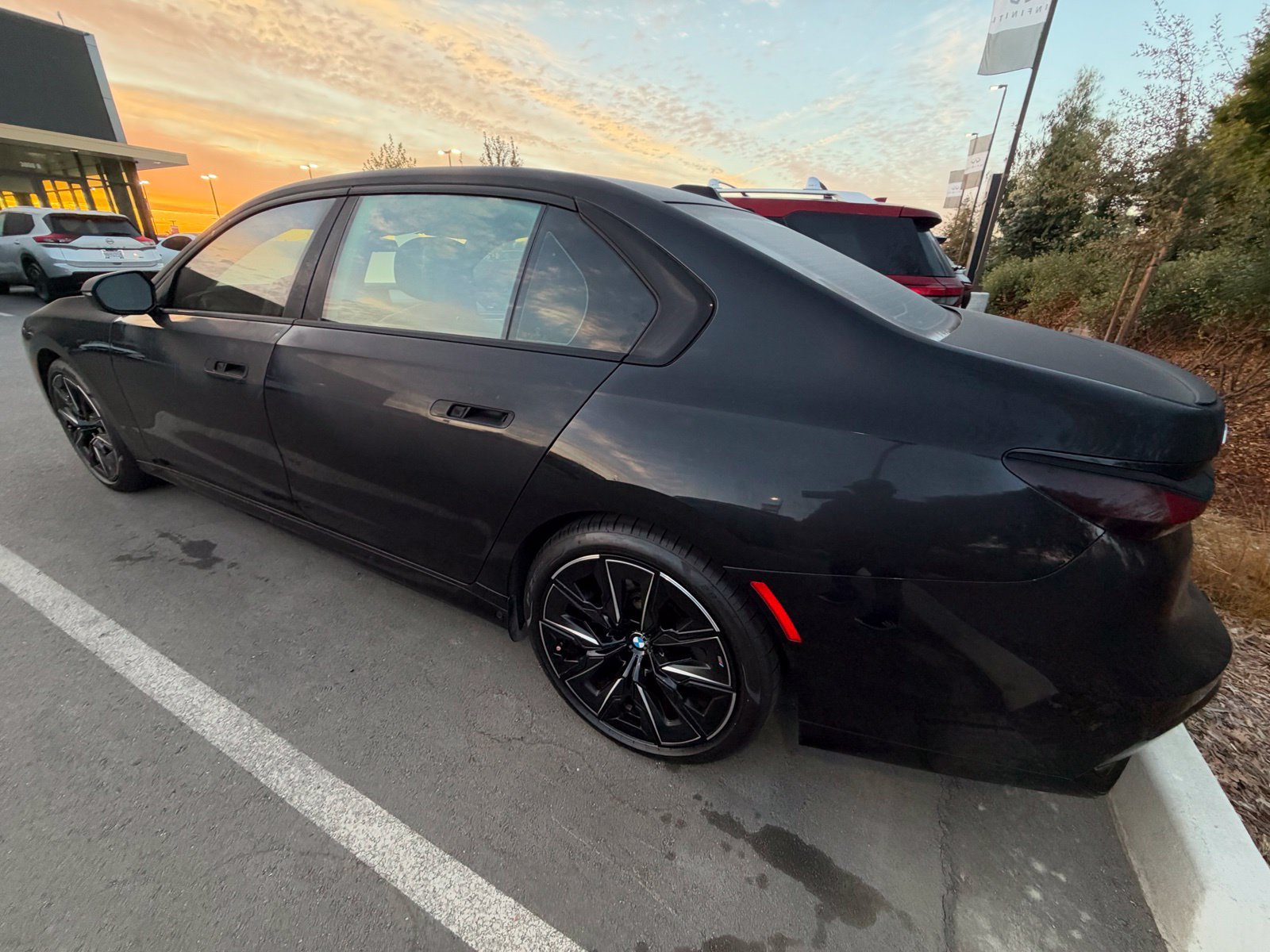 Used 2024 BMW i7 xDrive60 AWD/4WD image 3