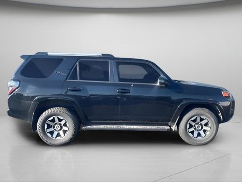 Used 2018 Toyota 4Runner SR5 AWD/4WD image 5