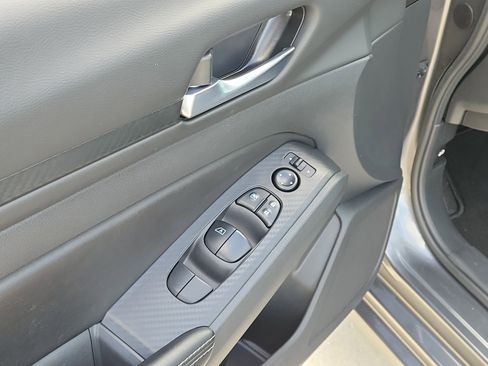 Used 2025 Nissan Altima 2.5 SV image 21