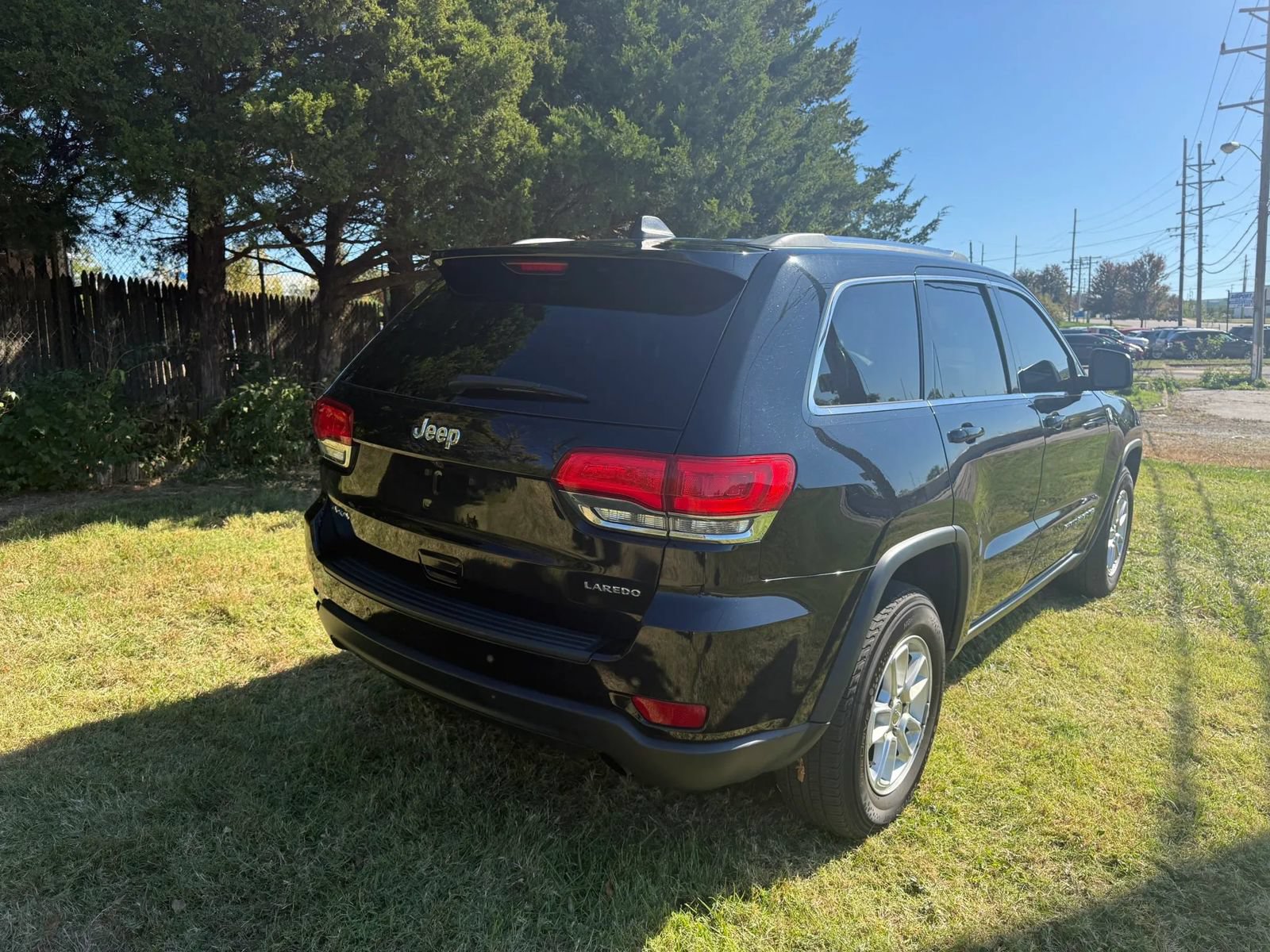 Used 2019 Jeep Grand Cherokee Laredo AWD/4WD image 7