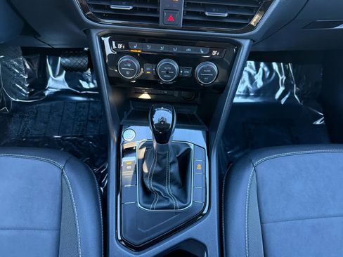 Certified 2024 Volkswagen Taos SE image 23