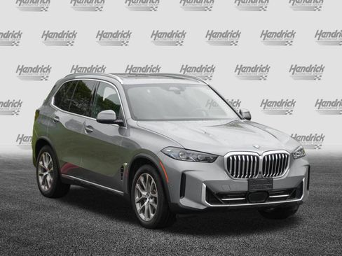 Certified 2024 BMW X5 xDrive40i w/ Premium Package AWD/4WD image 2