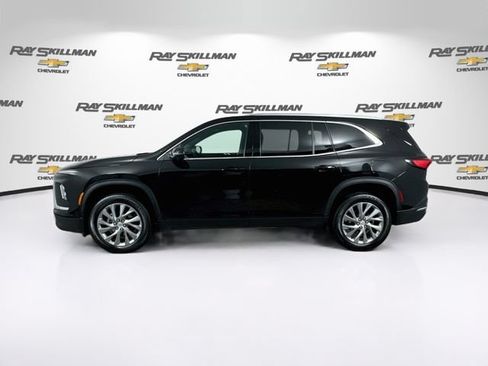 Used 2025 Buick Enclave Preferred FWD image 4