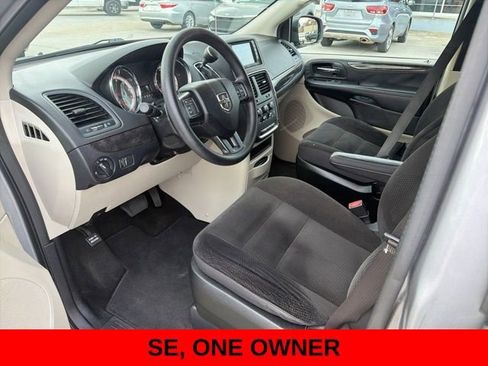 Used 2018 Dodge Grand Caravan SE w/ UConnect Hands-Free Group image 13