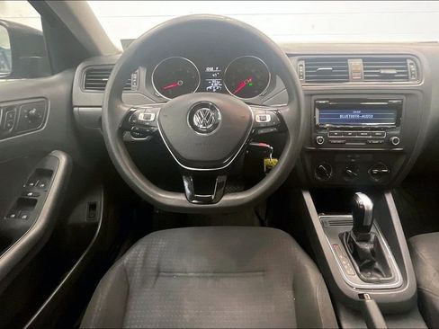 Used 2015 Volkswagen Jetta S image 4