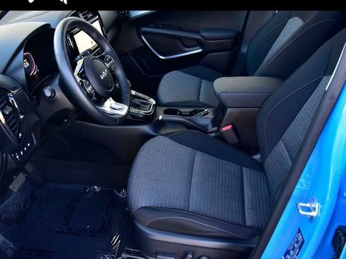 Certified 2025 Kia Soul EX image 10