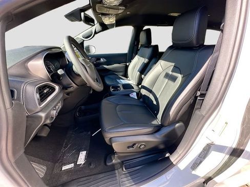 New 2026 Chrysler Pacifica Select image 20