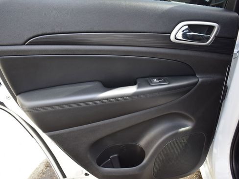 Used 2020 Jeep Grand Cherokee Altitude image 19