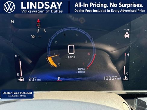 Used 2025 Chevrolet Trax RS w/ Sunroof Package FWD image 26