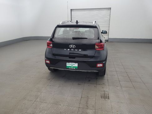 Used 2022 Hyundai Venue SEL FWD image 7