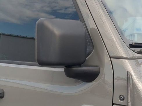 Used 2020 Jeep Gladiator Overland image 11