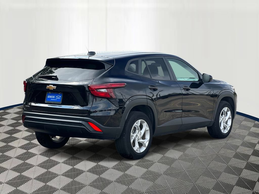 Used 2025 Chevrolet Trax LS w/ LS Convenience Package FWD image 5