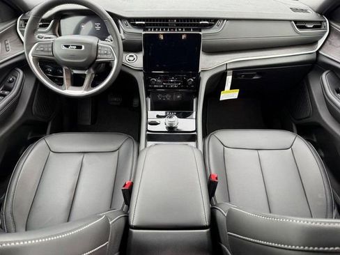 New 2025 Jeep Grand Cherokee Limited image 14