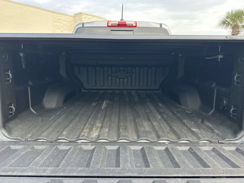 Used 2025 Chevrolet Colorado Z71 AWD/4WD image 32