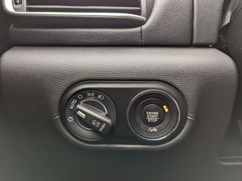 Used 2018 Maserati Levante image 17