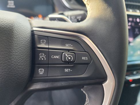 Used 2025 Jeep Grand Cherokee Laredo X image 29