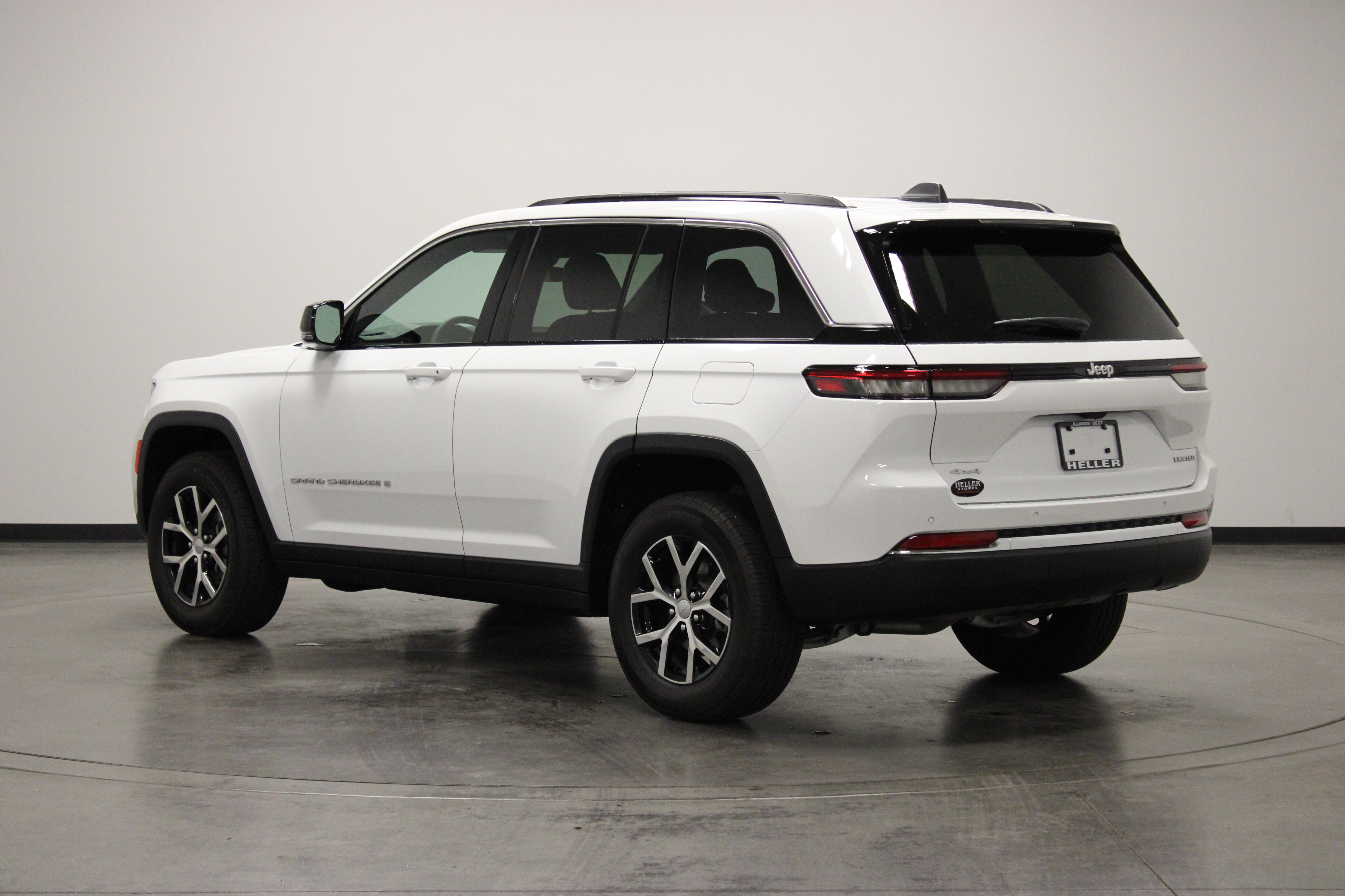 Used 2025 Jeep Grand Cherokee Limited AWD/4WD image 6