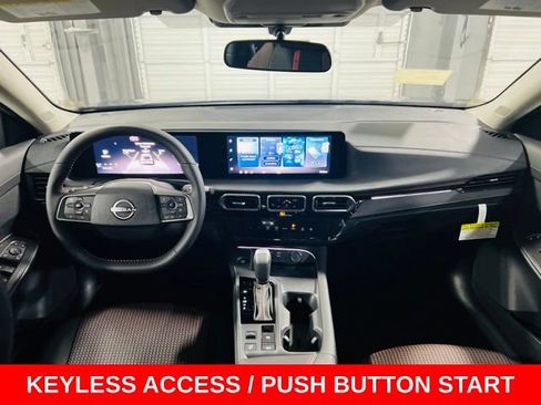 New 2026 Nissan Sentra SR w/ Floor Mat Package FWD image 4