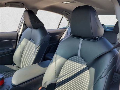 Used 2023 Toyota Camry SE image 13