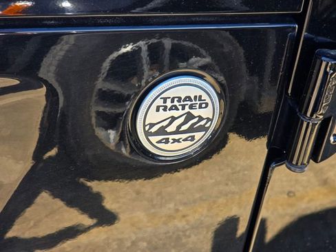 Used 2020 Jeep Wrangler Unlimited Sahara image 4