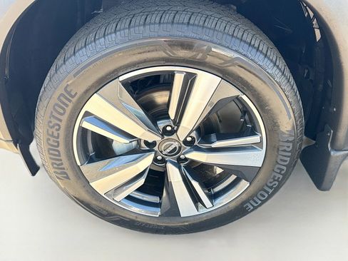 Used 2024 Nissan Rogue SL FWD image 30