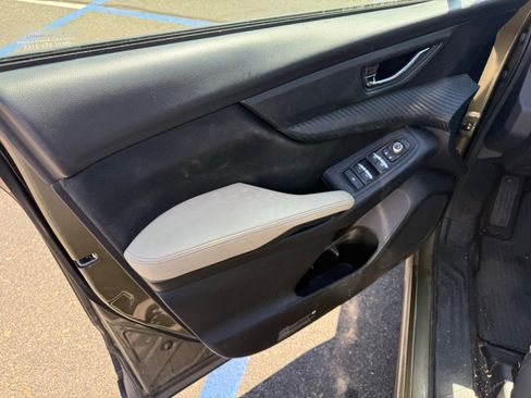 Used 2023 Subaru Ascent Premium w/ Convenience Package image 11