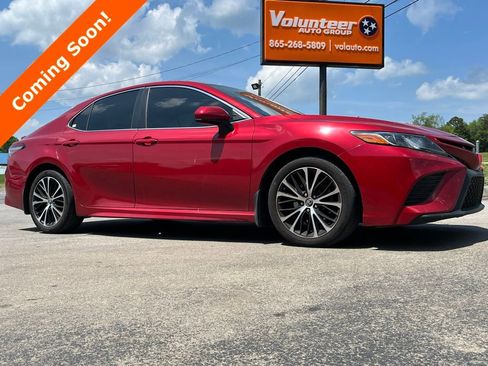 Used 2019 Toyota Camry SE FWD image 1