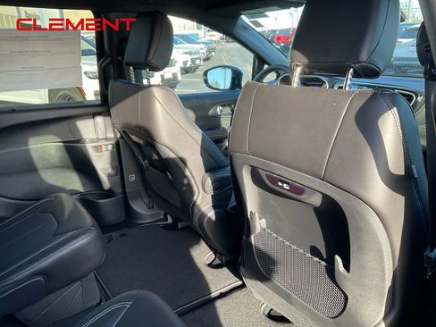 New 2026 Chrysler Pacifica Select image 25