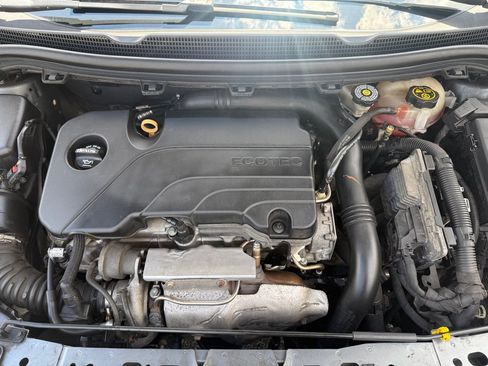 Used 2018 Chevrolet Cruze LT w/ Convenience Package FWD image 15