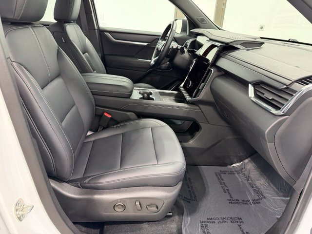Used 2026 GMC Acadia Elevation w/ Elevation Premium Package FWD image 23