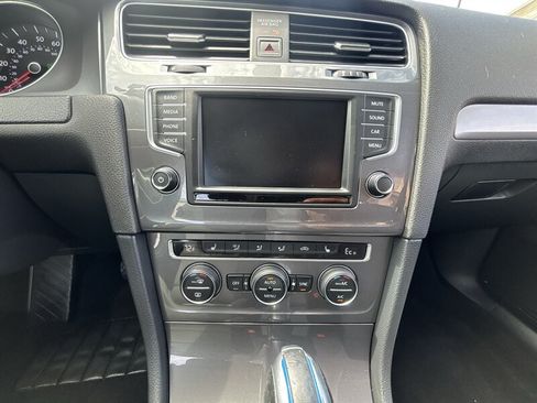 Used 2016 Volkswagen e-Golf SE FWD image 20