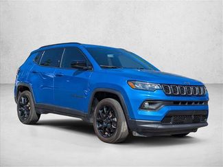 Used 2025 Jeep Compass Latitude w/ Altitude Special Edition AWD/4WD video 3