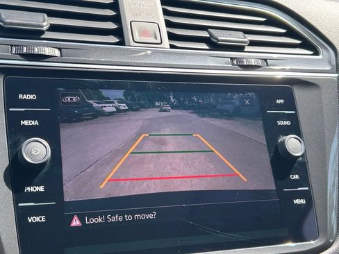 Used 2023 Volkswagen Tiguan SE w/ Panoramic Sunroof Package FWD image 19