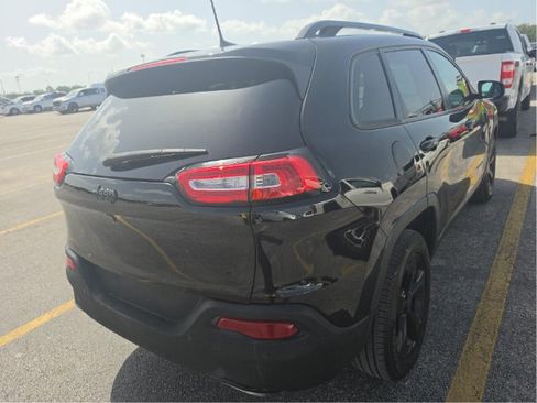 Used 2017 Jeep Cherokee High Altitude w/ Technology Group FWD image 4