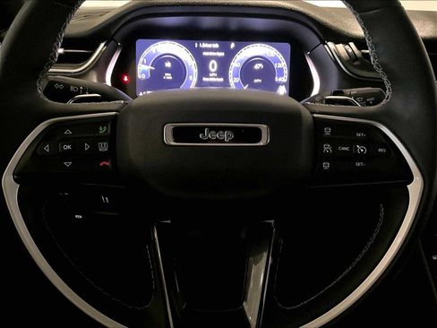 Used 2023 Jeep Grand Cherokee Altitude image 18