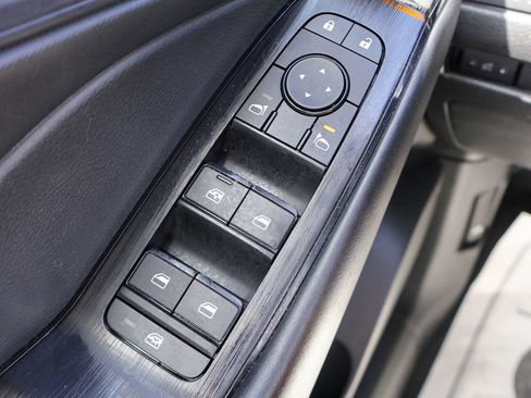 Used 2025 Nissan Rogue S FWD image 16
