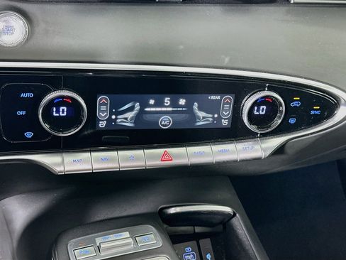 Used 2025 Genesis GV70 2.5T AWD/4WD image 24