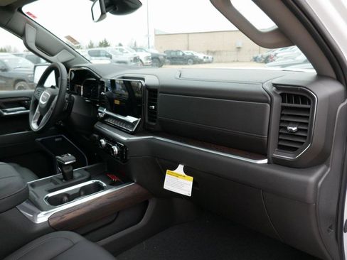 New 2026 GMC Sierra 1500 SLT image 11