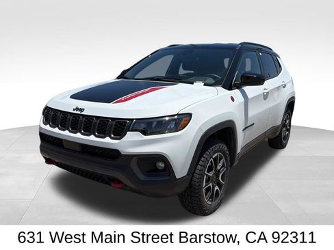 Used 2025 Jeep Compass Trailhawk AWD/4WD image 8